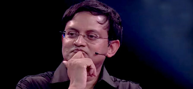 చిక్కుల్లో బాబు గోగినేని...ఆధార్ కార్డు డేటాను విదేశాలకు...