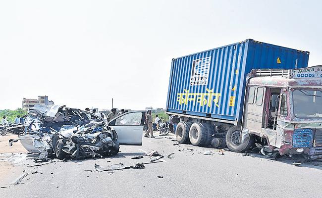 పండుగకు వస్తూ తిరిగిరానిలోకాలకు..