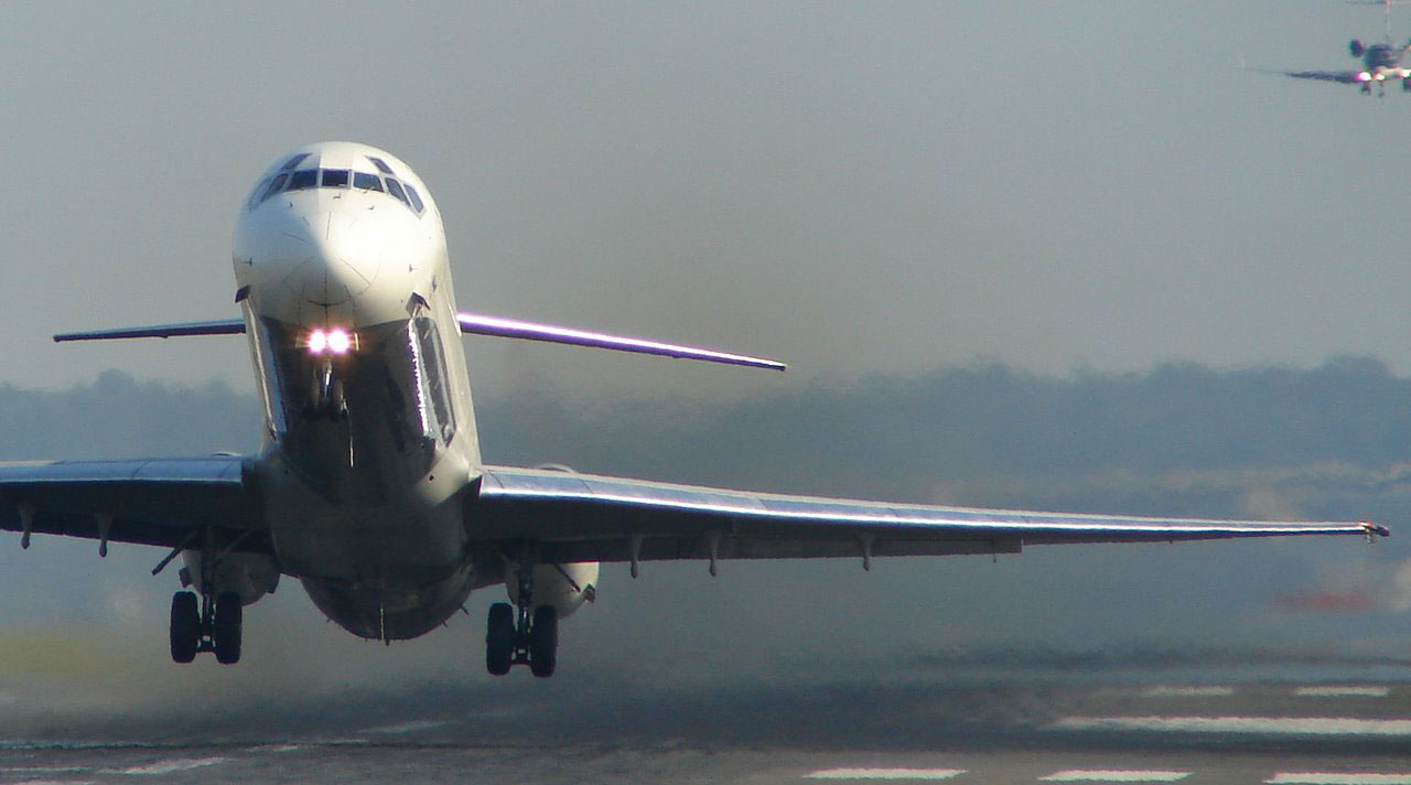 విమానం ఎత్తు గుట్టు. విమానం ఎత్తు గుట్టు.