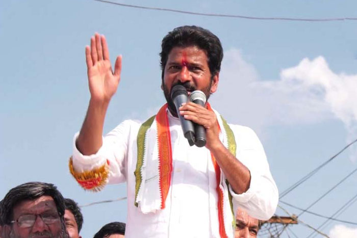 రేవంత్‌ అనుచరుల ఇళ్లపై దాడులు