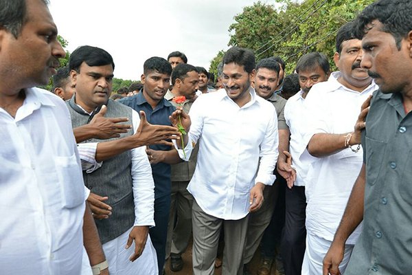 పార్టీ ప‌రువును గంగ‌లో క‌లిపేస్తున్న జ‌గ‌న్ ఆత్మ ..?