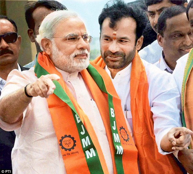 ఏపీకి ప్రత్యేకహోదా అంటే ఏంటో మోడీకి తెలియదు ఏపీకి ప్రత్యేకహోదా అంటే ఏంటో మోడీకి తెలియదు