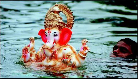 గణపయ్యను ఎందుకు నిమజ్జనం చేస్తారు? సామాజిక- ఆయుర్వేద- ఆధ్యాత్మిక- విశేషాలేమిటి?