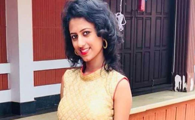 వైద్యం వికటించి తలవెంట్రుకలు మొత్తం ఊడిపోయాయి.. యువతి ఆత్మహత్య