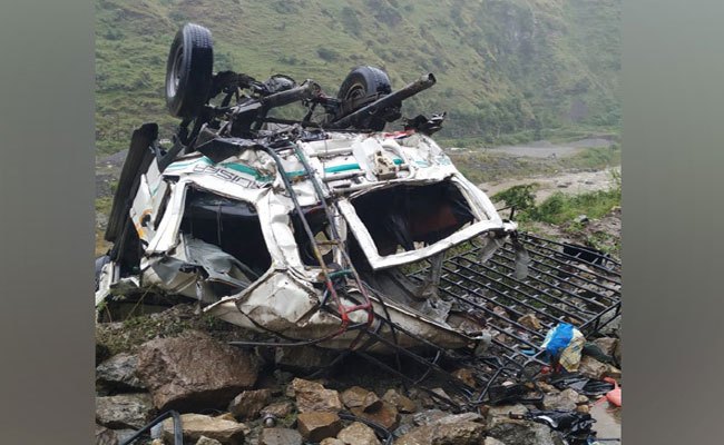 ఘోర రోడ్డు ప్రమాదం.. 13 మంది మృతి