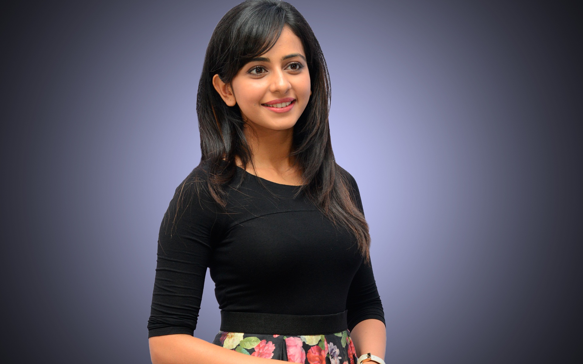 దేశం మొత్తం ర‌కుల్ సోకుల్