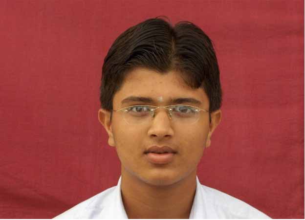 టాలీవుడ్ హీరో ఎవరో చెప్పుకోండి చూద్దాం టాలీవుడ్ హీరో ఎవరో చెప్పుకోండి చూద్దాం