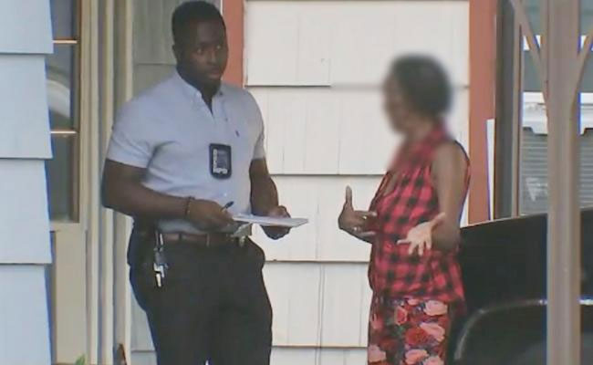 వృద్ధురాలిని చూస్తూ యువకుడి వికృత చర్య