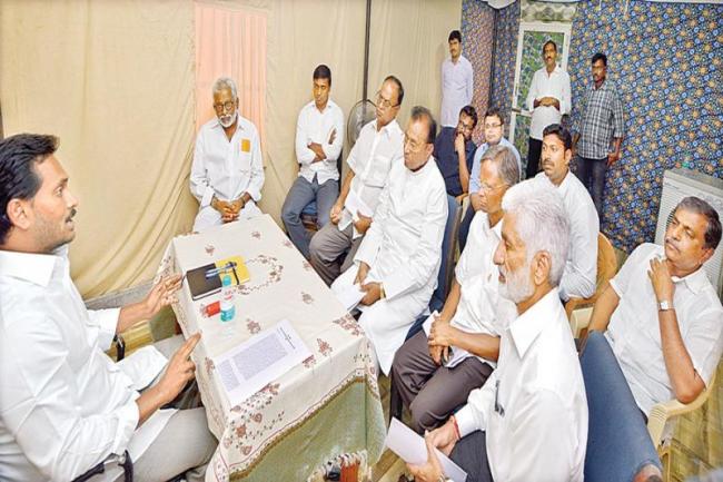 బాబును టార్గెట్ చేయాలని జగన్ ఆదేశాలు బాబును టార్గెట్ చేయాలని జగన్ ఆదేశాలు