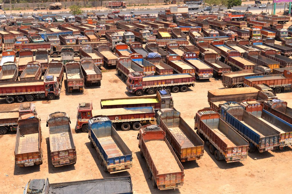 దేశవ్యాప్తంగా లారీల బంద్.. కారణం ఏంటంటే..