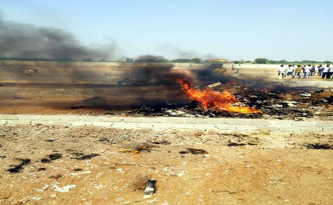 కుప్ప కూలిన ఆర్మీ శిక్షణ విమానం