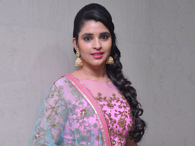 ఆ బ్లూ ఫిల్మ్ నుండి నా భర్తే కాపాడారు: యాంకర్ శ్యామల ఆ బ్లూ ఫిల్మ్ నుండి నా భర్తే కాపాడారు: యాంకర్ శ్యామల