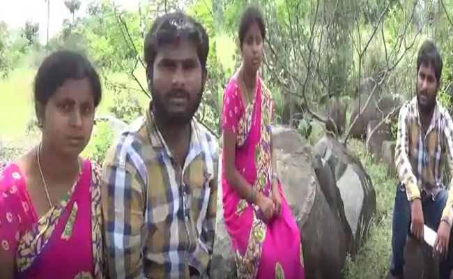 గ్రామంలోకి వస్తే చంపేస్తాం.. అడవిలో తలదాచుకుంటున్న ప్రేమజంట