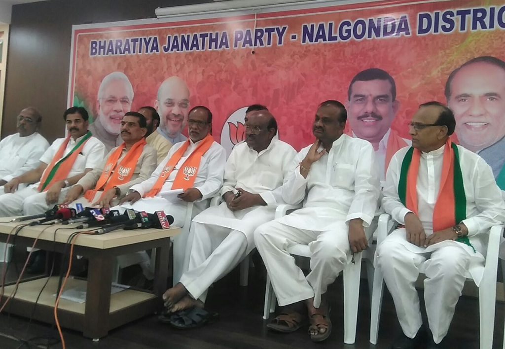 కమలానికి క్లారిటీ రాలేదు... నల్లగొండలో ఇంకా తేలలేదు!! కమలానికి క్లారిటీ రాలేదు... నల్లగొండలో ఇంకా తేలలేదు!!