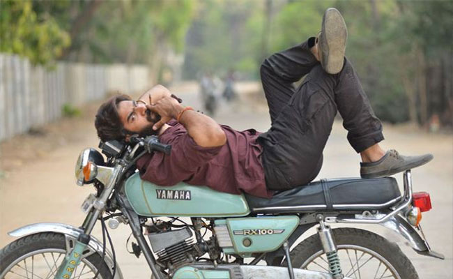 వరద బాధితుల కోసం ‘ఆర్‌ఎక్స్100’ బైక్