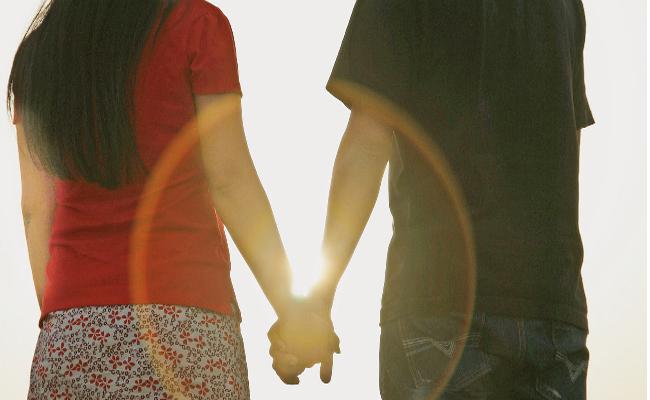 పెళ్లితో సంబంధం లేకుండా ఆడ మగ కలిసి జీవించవచ్చు : సుప్రీం కోర్టు