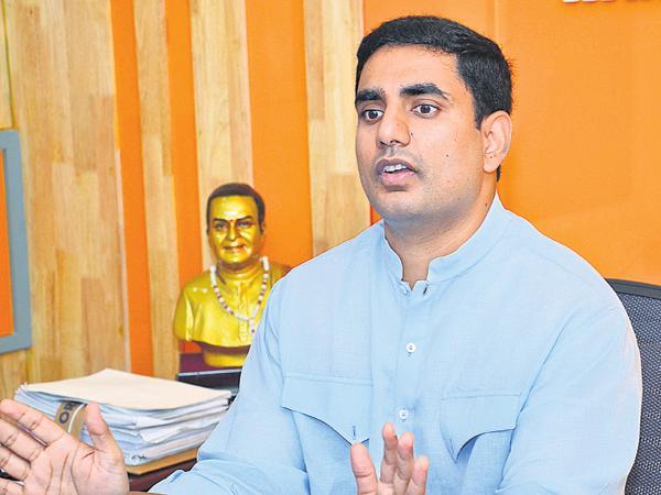 మంత్రి నారా లోకేష్ మళ్ళీ తడబాటు.. ఈసారి ఎన్టీఆర్..