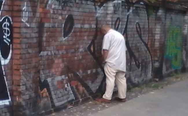 పోస్తే రూ.100 పడుద్ది.. పోస్తే రూ.100 పడుద్ది..