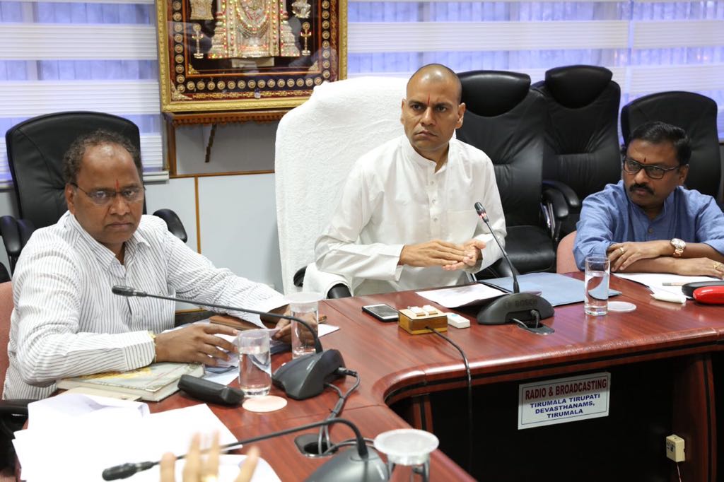 దావాతో పరువు పోతున్నదెవరిది? దావాతో పరువు పోతున్నదెవరిది?